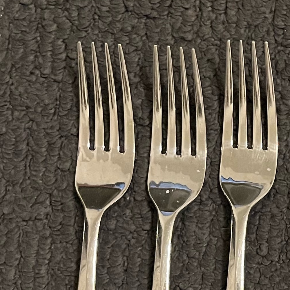 Dorchester Stainless by ONEIDA Dinner Forks  (3) - Picture 2 of 5